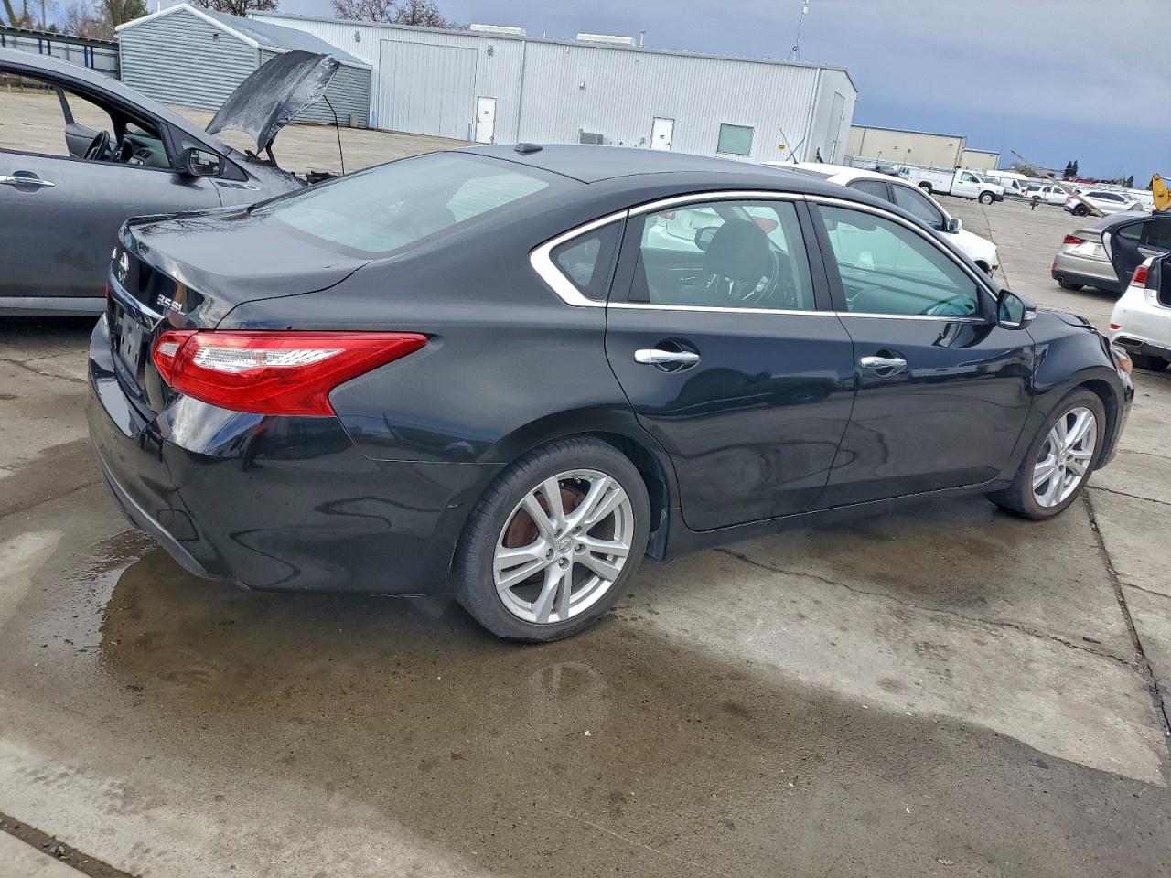 Nissan Altima 3.5sl Image 2