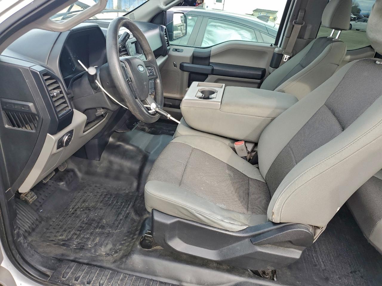 Ford F-150 Super Cab Image 11